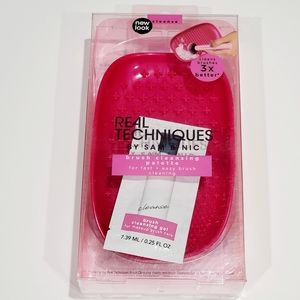 Real Techniques Brush Cleaning Palette